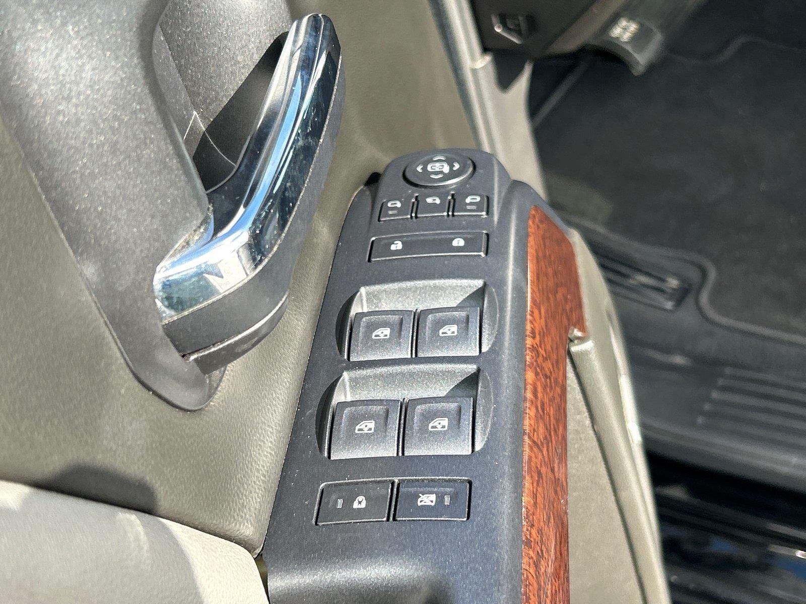 Used 2018 ONYX BLACK GMC SLT image 17