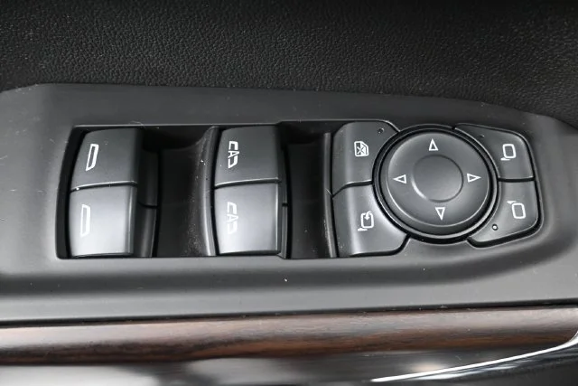 Used 2019 ONYX BLACK GMC SLT image 12