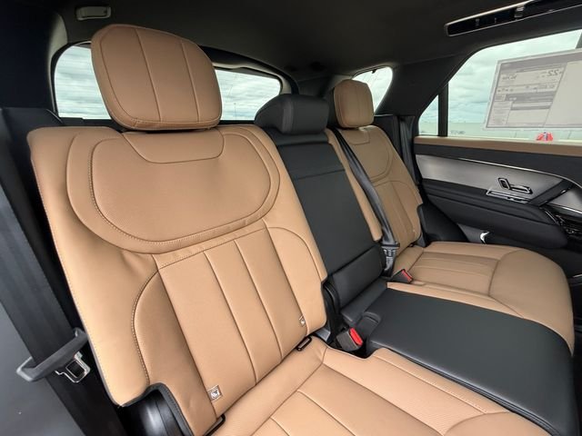 New 2026 Charente Grey Land Rover Dynamic SE image 17