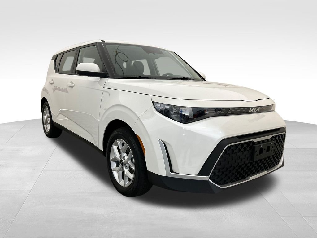 Used 2025 White Kia LX image 7