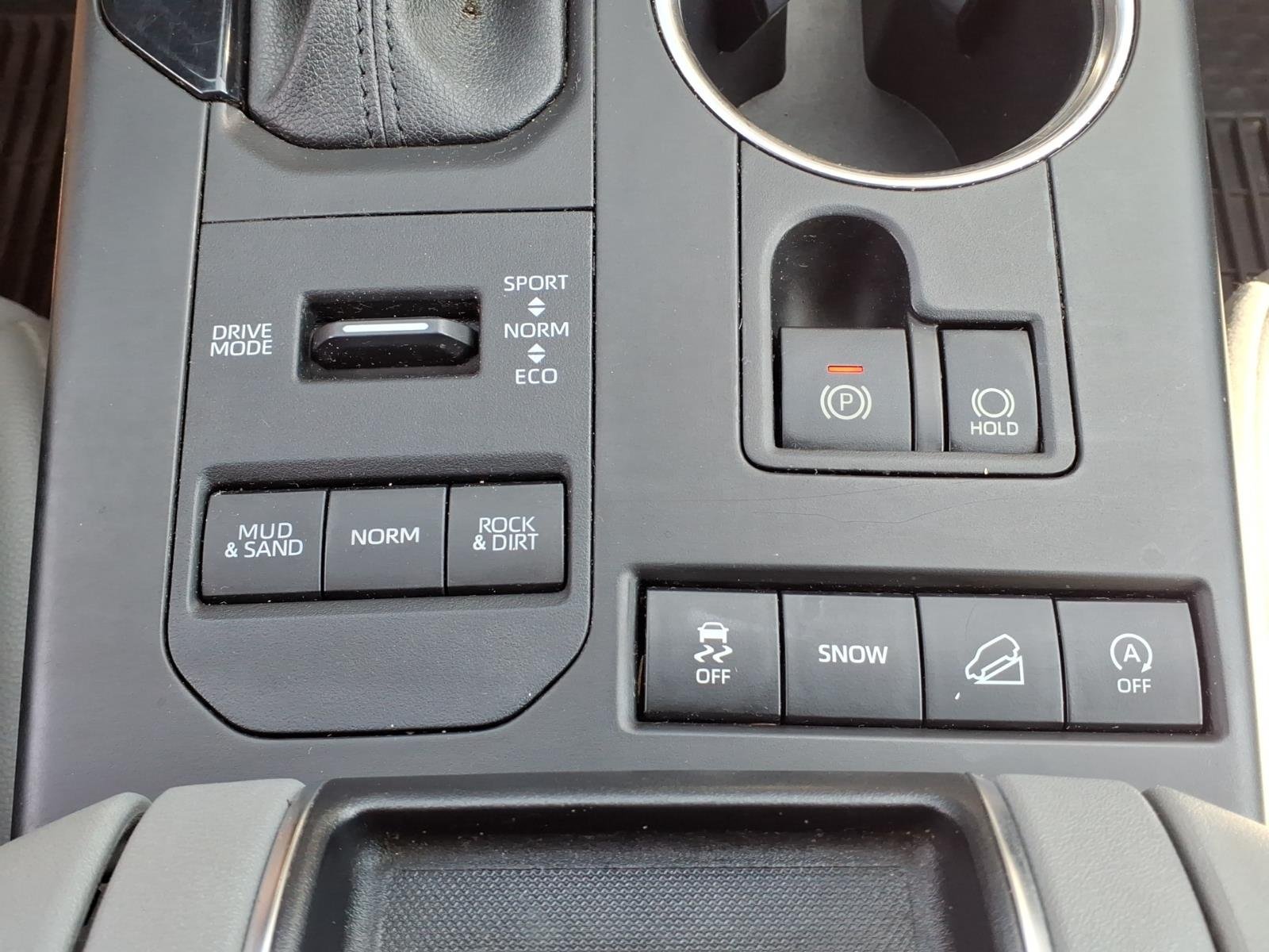 Used 2022 Wind Chill Pearl Toyota XLE image 19