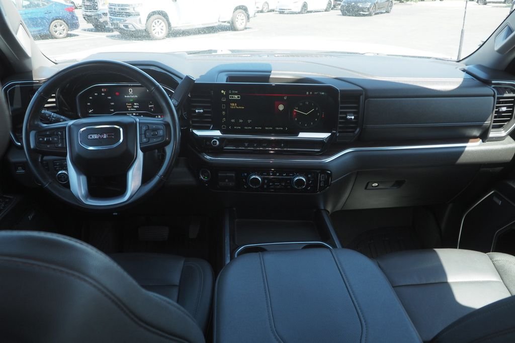 Used 2024 White GMC SLT image 17
