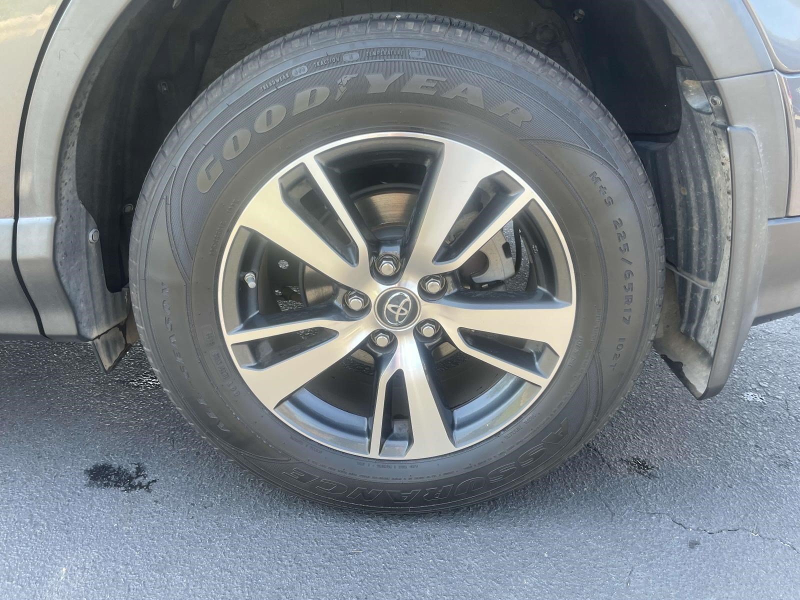 Used 2017 Gray Toyota XLE image 7