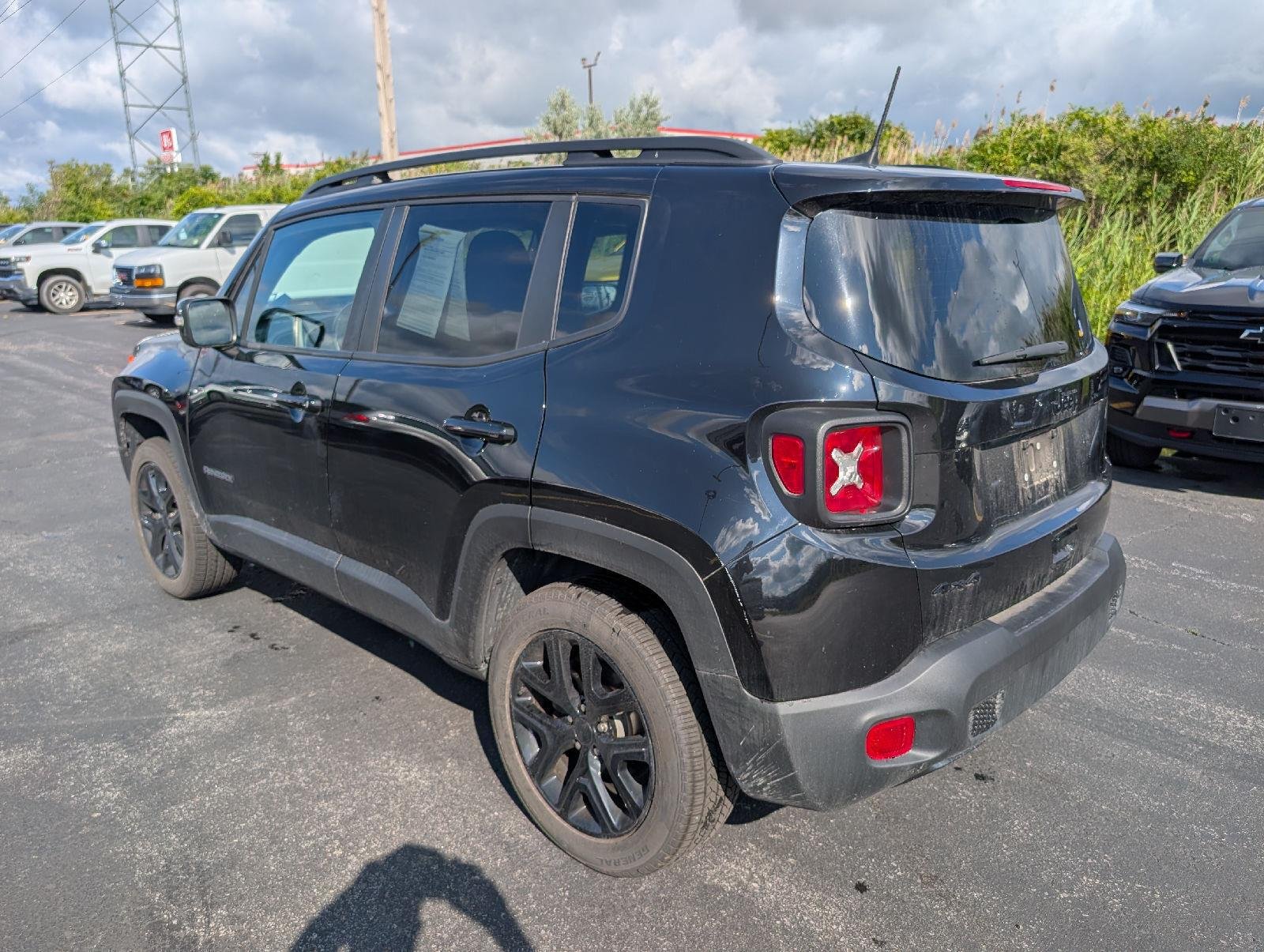 Used 2022 Black Clearcoat Jeep Altitude image 4