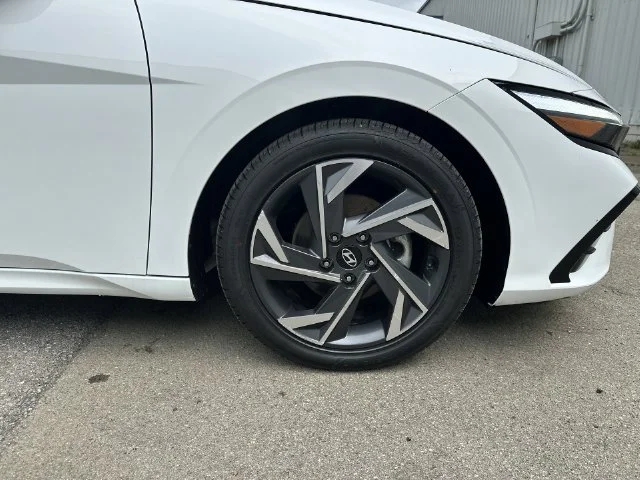Used 2025 White Hyundai Limited image 28