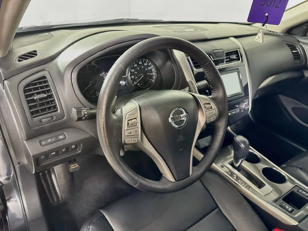 Used 2015 Blue Nissan 3.5 SL image 9