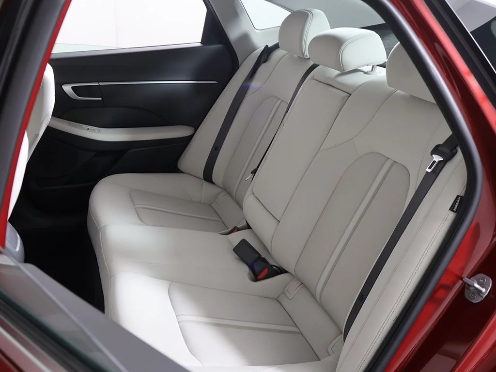 Used 2025 Red Hyundai SEL image 27