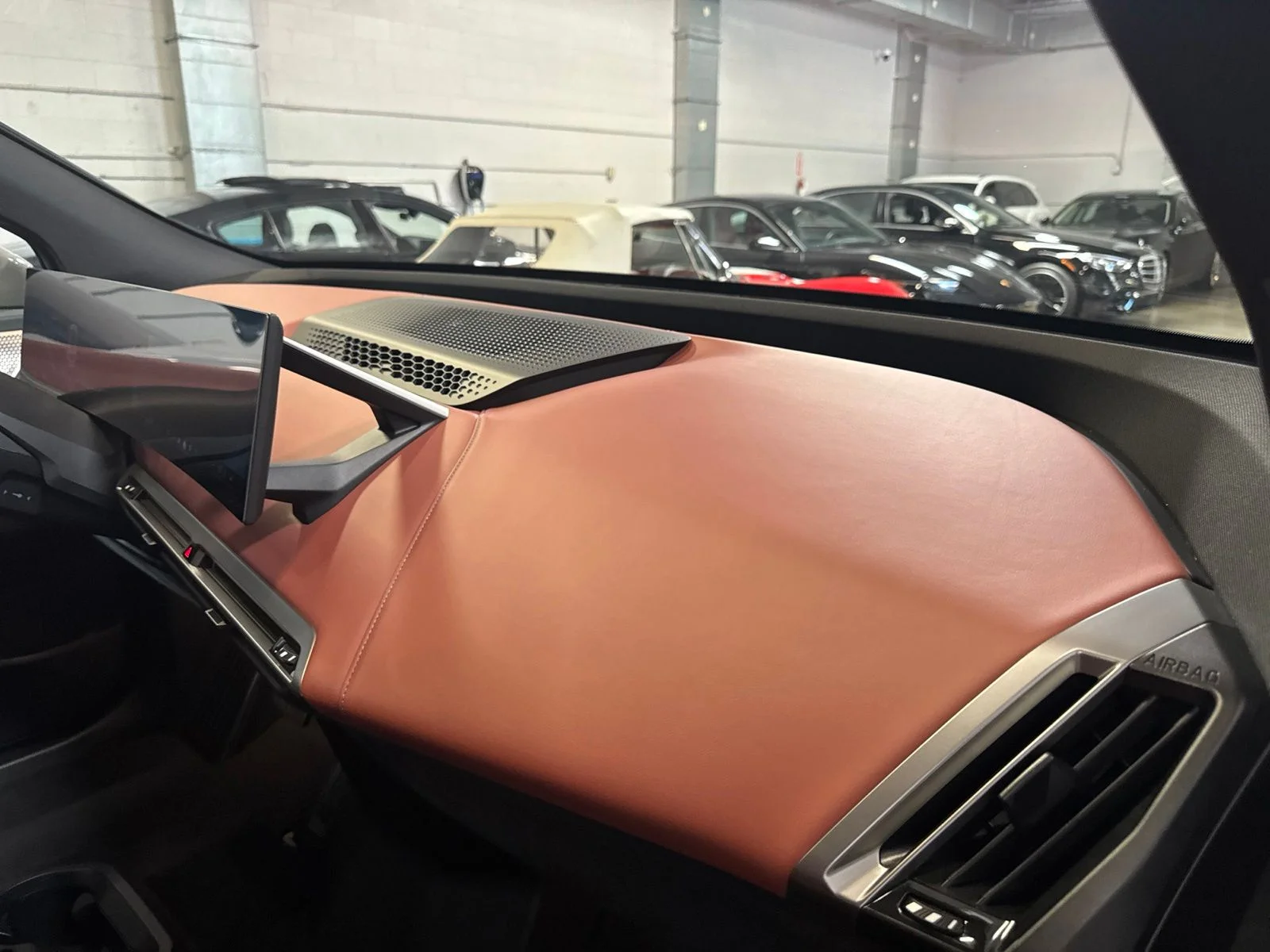 Used 2026 Beige BMW xDrive60 image 28