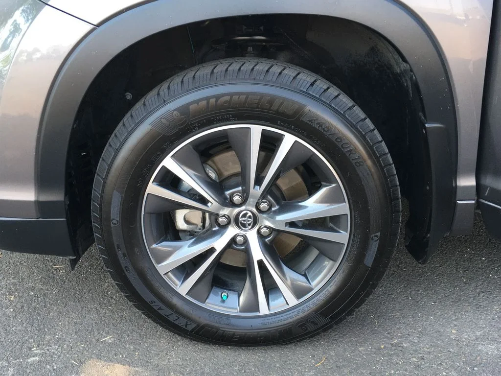 Used 2016 Gray Toyota XLE V6 image 39
