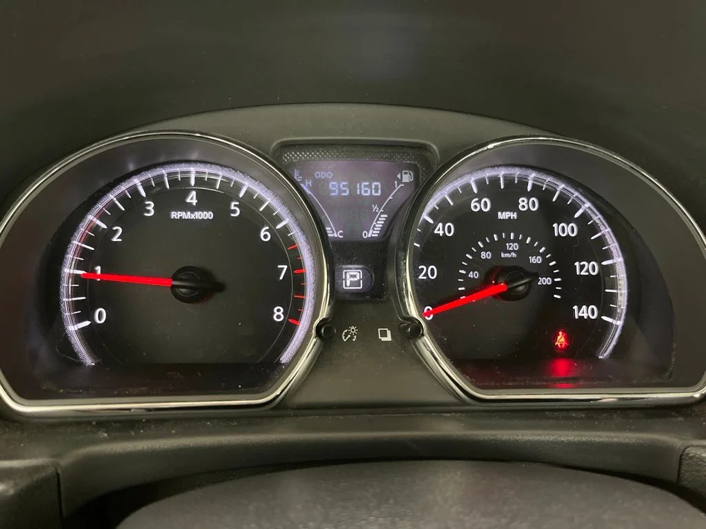 Used 2019 Red Nissan 1.6 SV image 8