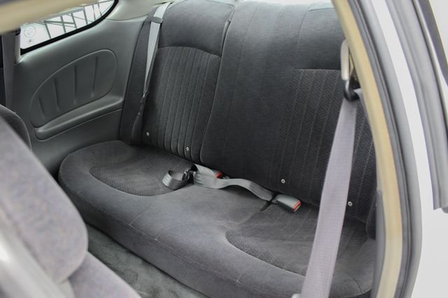 Used 2001 White Pontiac GT image 21