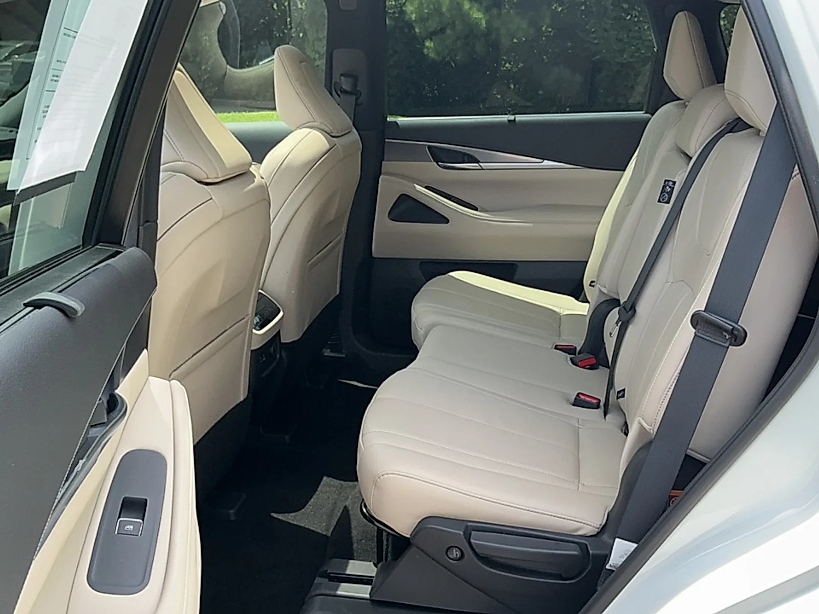 Used 2023 Majestic White INFINITI LUXE AWD image 15