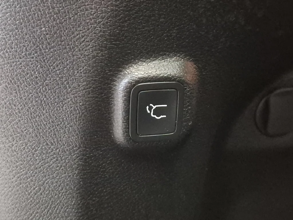 Used 2023 Gray Jeep Altitude image 6