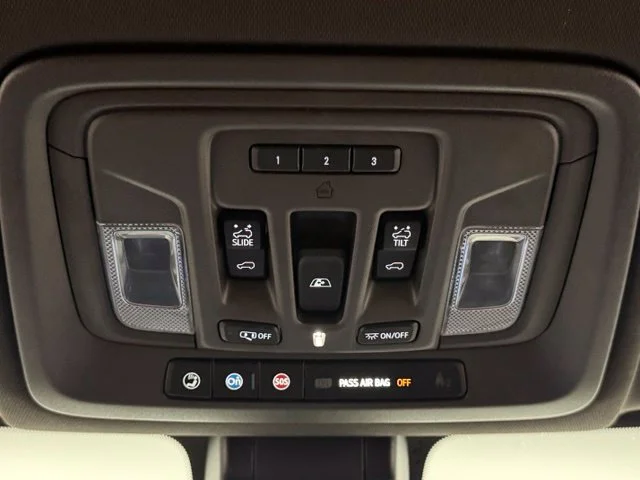 Used 2021 White GMC Denali image 32