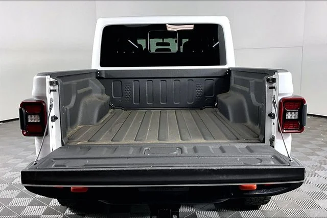 Used 2021 White Jeep Mojave image 29