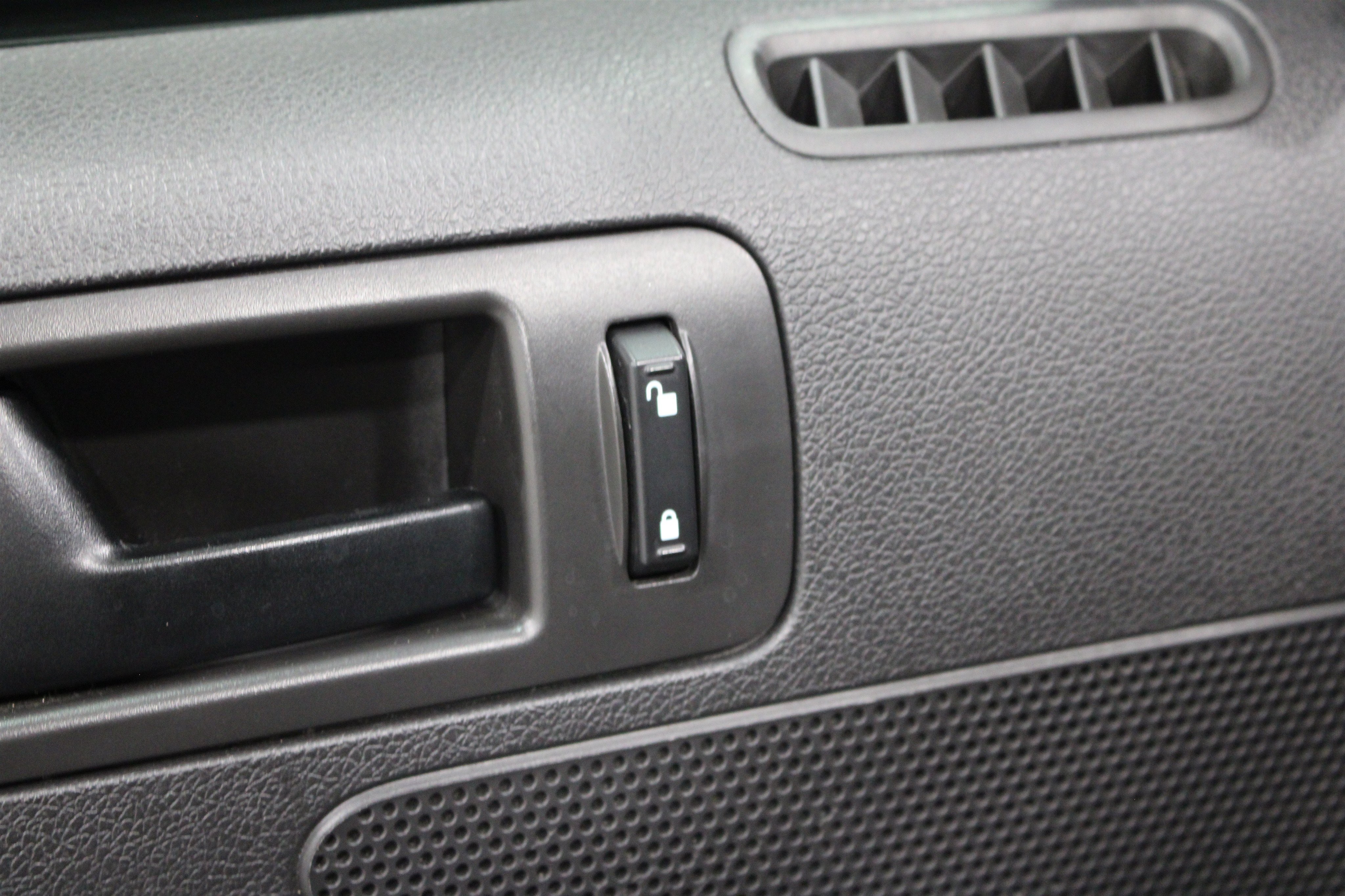 Used 2013 Black Ford V6 image 8