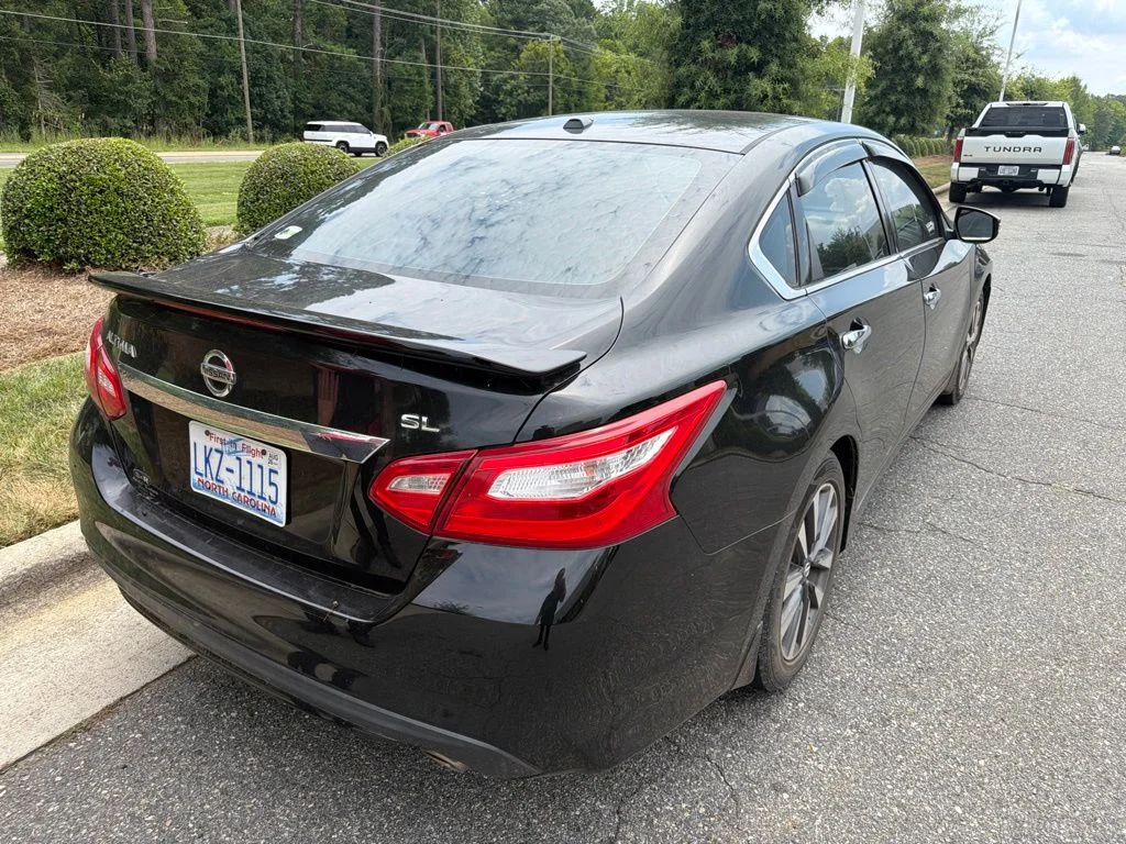 Used 2017 Black Nissan 2.5 SL image 9