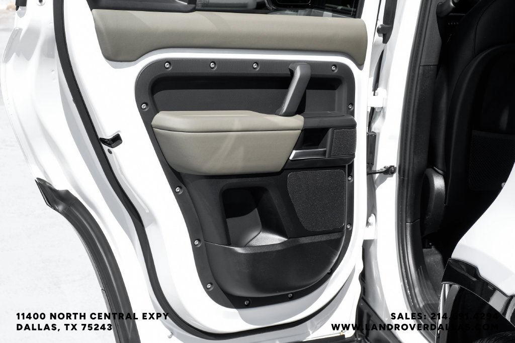 Used 2025 White Land Rover X-Dynamic SE image 52