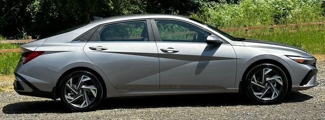 2024 Hyundai Elantra Limited - Photo 9