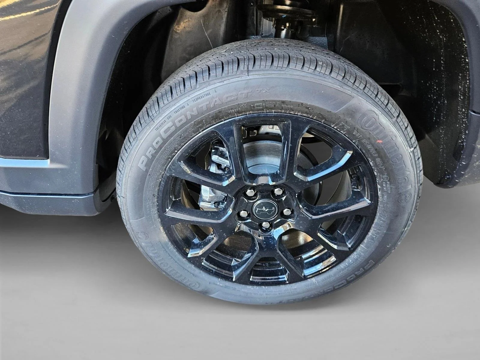 New 2026 Diamond Black Crystal Pearlcoat Jeep Latitude Altitude image 10