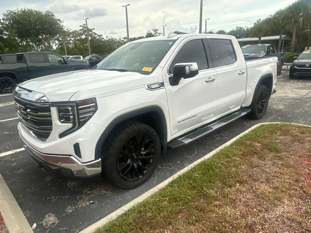 Used 2023 White GMC SLT image 3