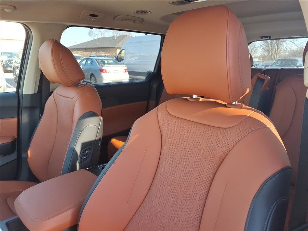 2026 Kia Carnival SX - Photo 13