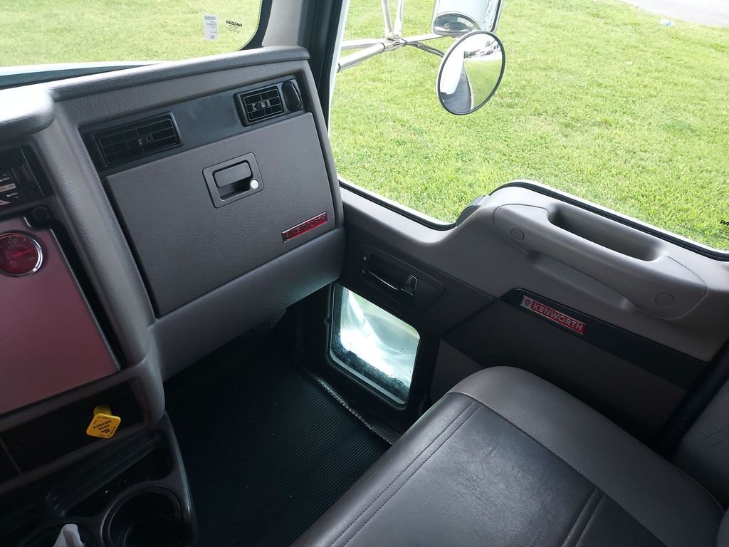 Used 2020 White Kenworth  image 11