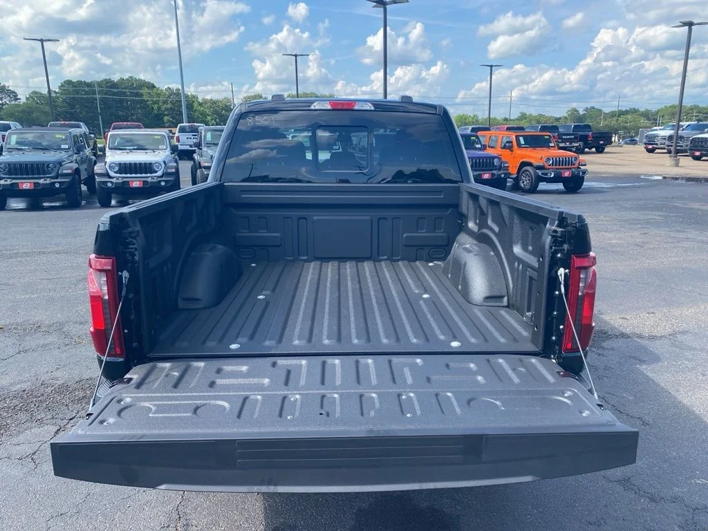 New 2026 Agate Black Metallic Ford XLT image 41