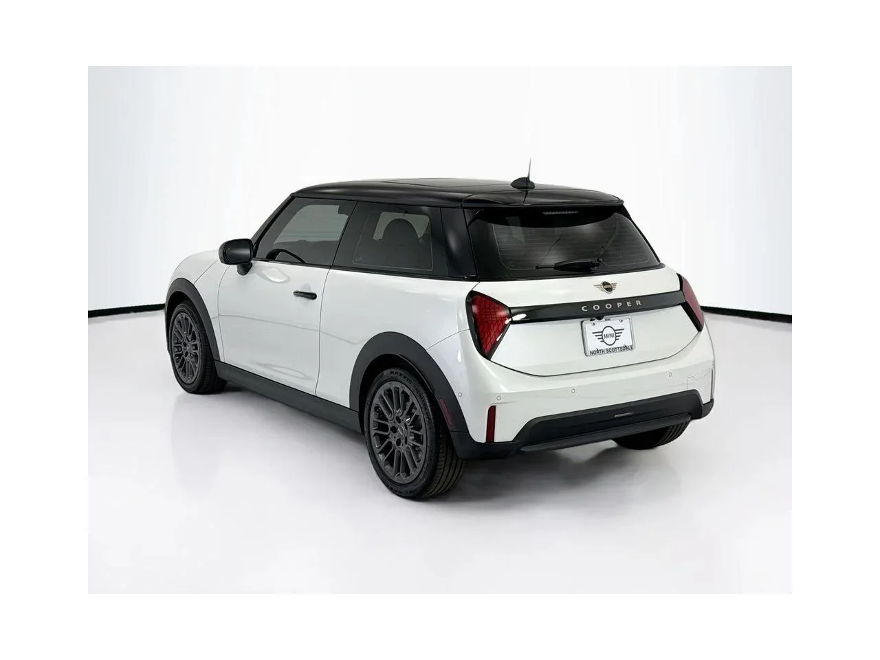 New 2026 Nanuq White Metallic MINI ICONIC image 7