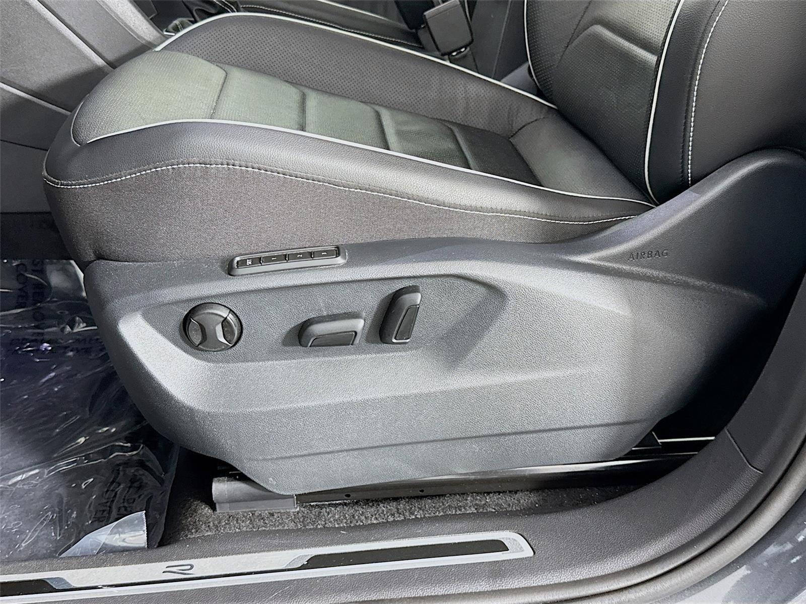 Used 2024 Gray Volkswagen SEL R-Line image 21