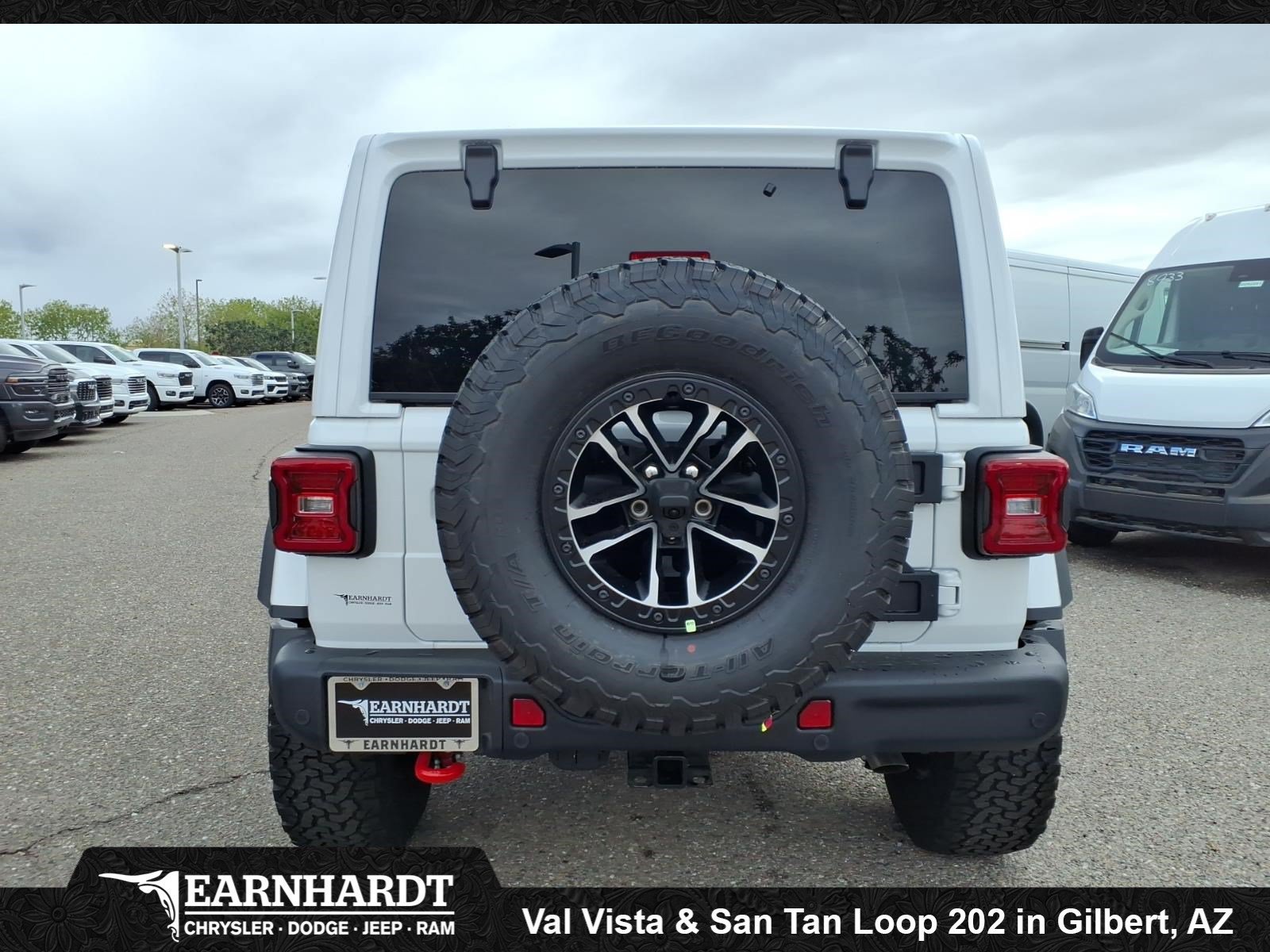 New 2027 Bright White Clear-Coat Paint Jeep Rubicon X image 5