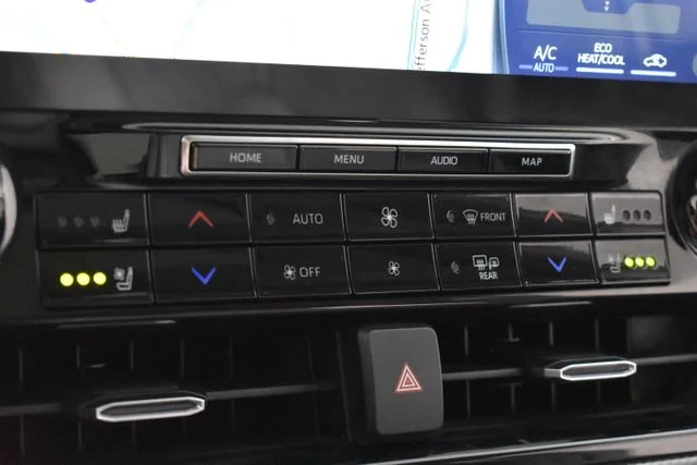 Used 2021  Toyota Platinum image 32