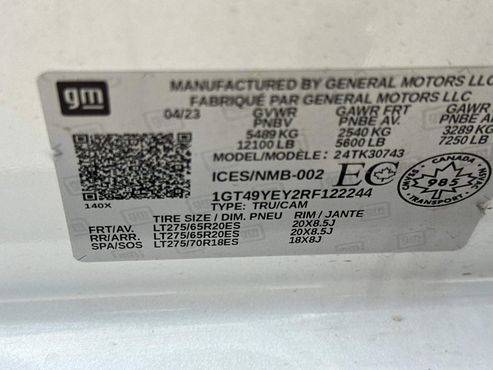 Used 2024 White Frost GMC Denali Ultimate image 25