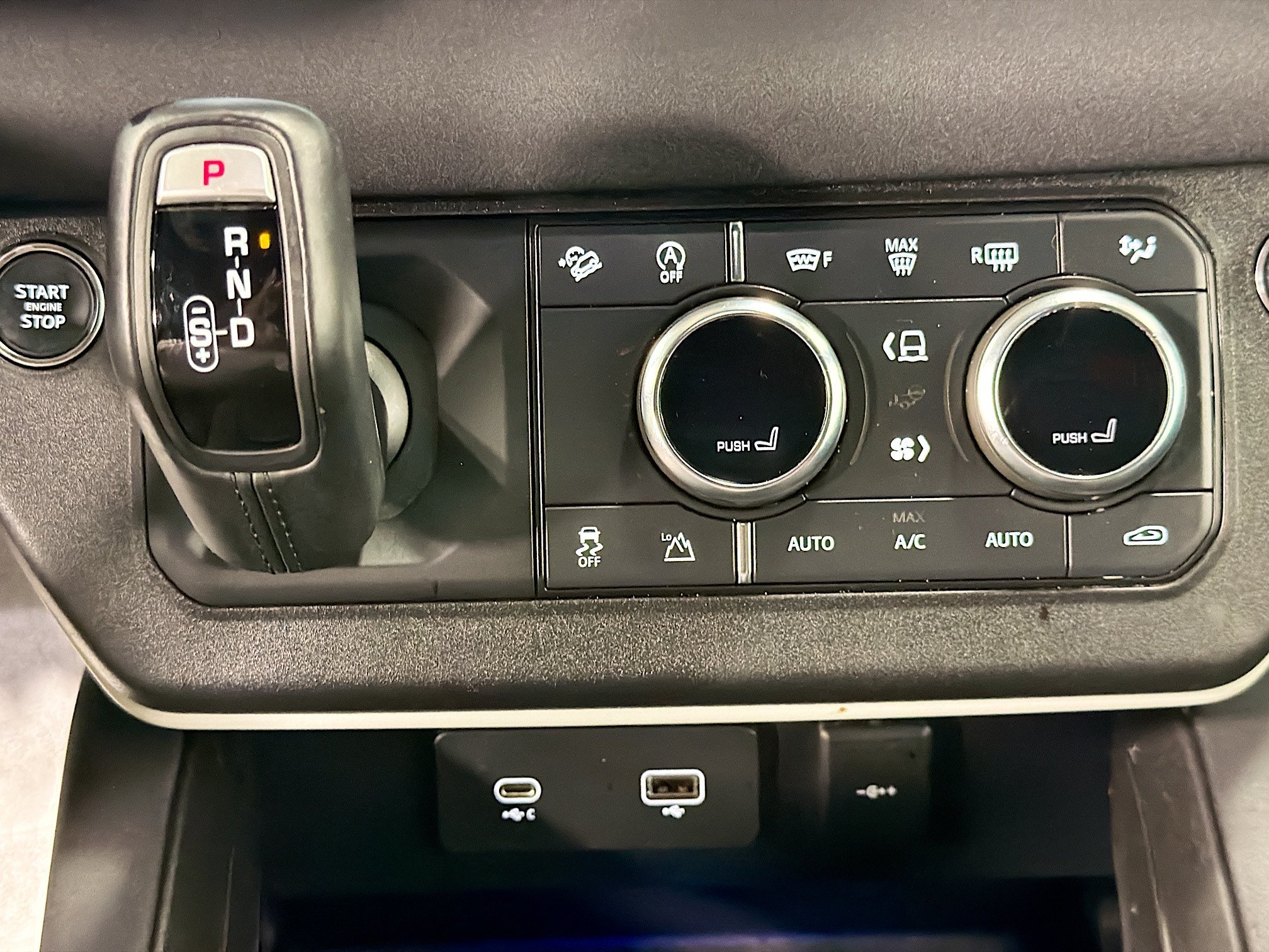 Used 2023 Tasman Blue Metallic Land Rover S image 32