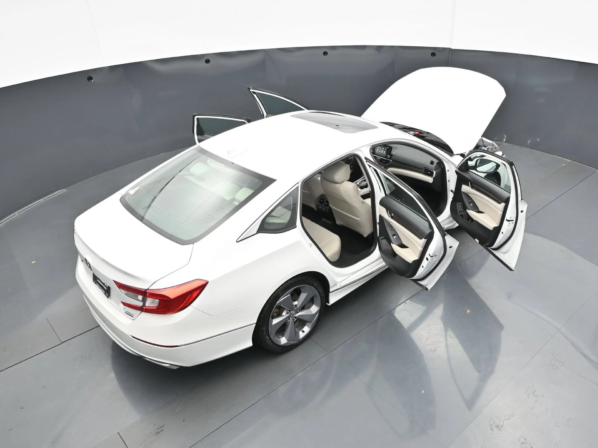 Used 2019 White Honda Touring 2.0T Auto image 47