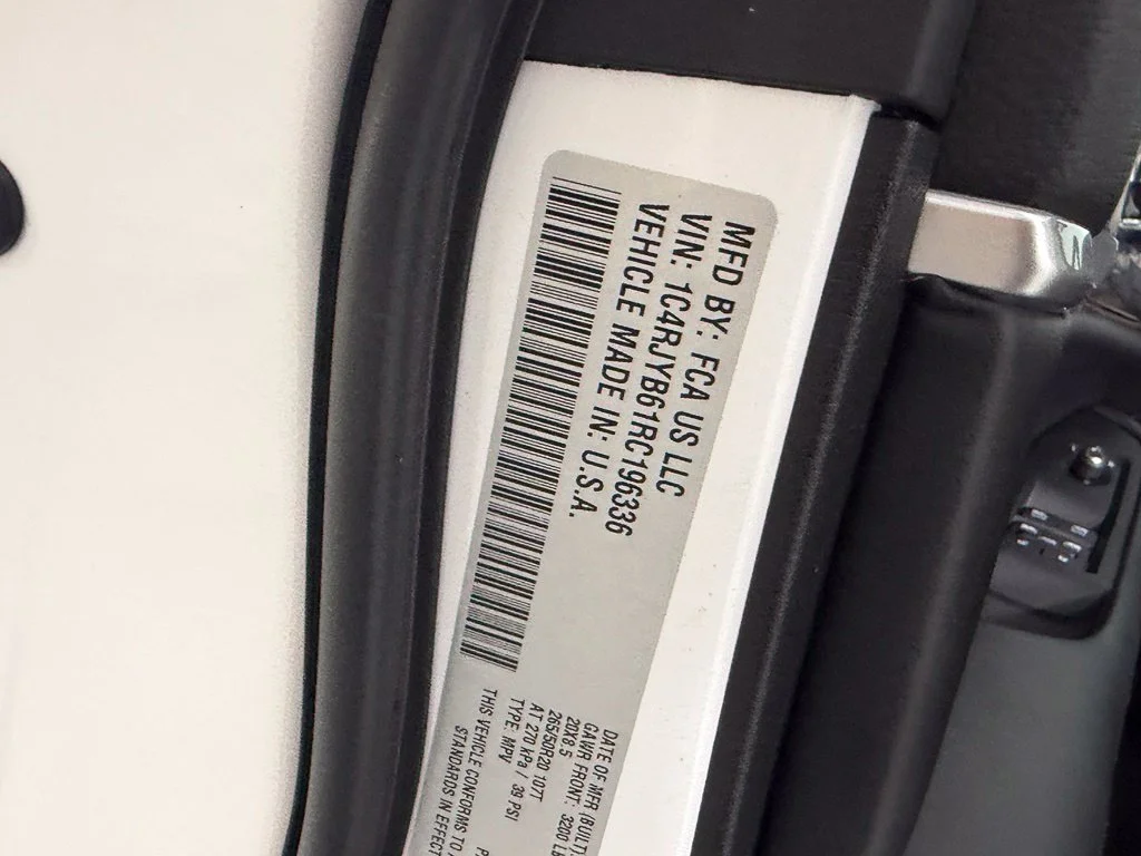 Used 2024 White Jeep 4xe image 23