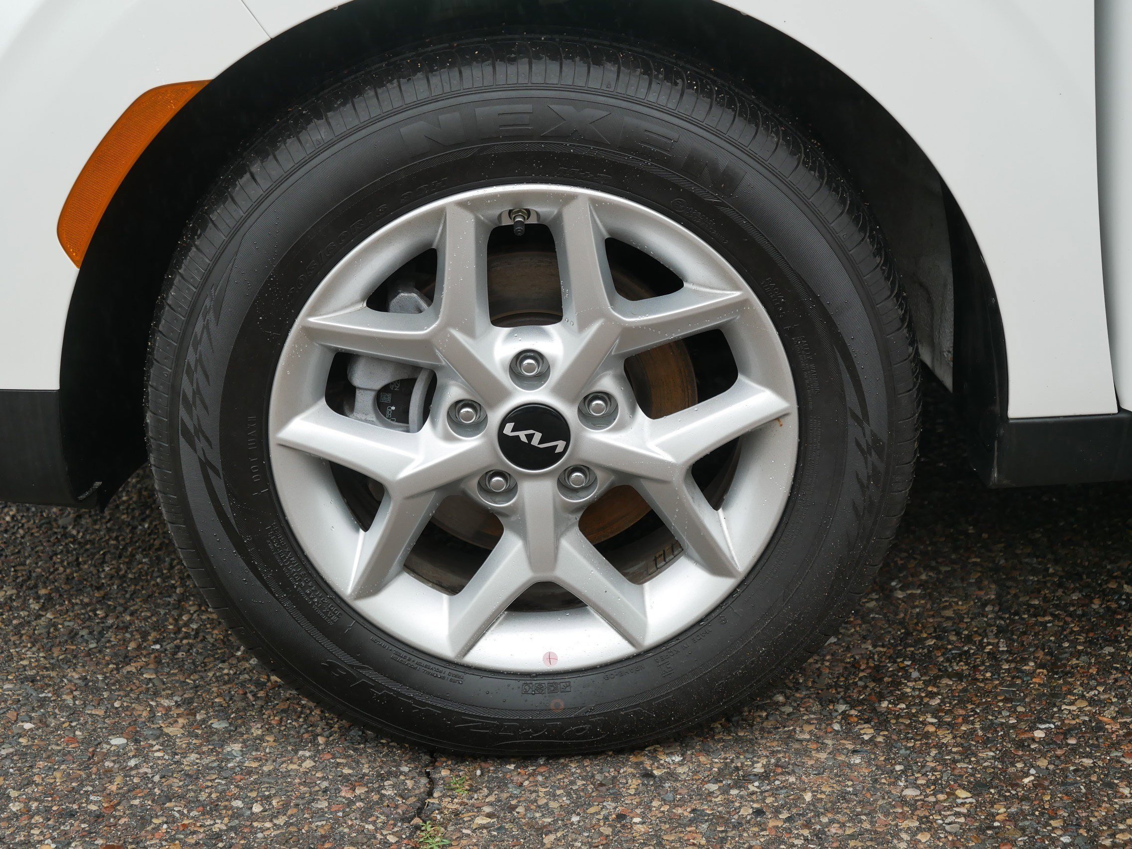 Used 2025  Kia LX image 15
