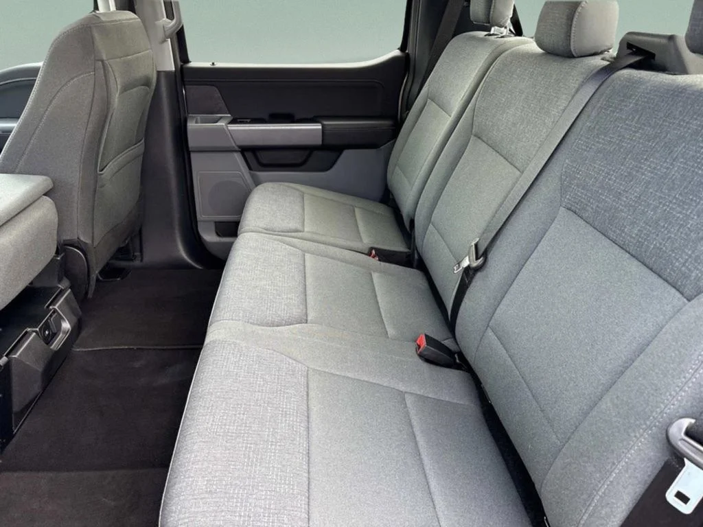 Used 2025 Silver Metallic Ford XLT image 18