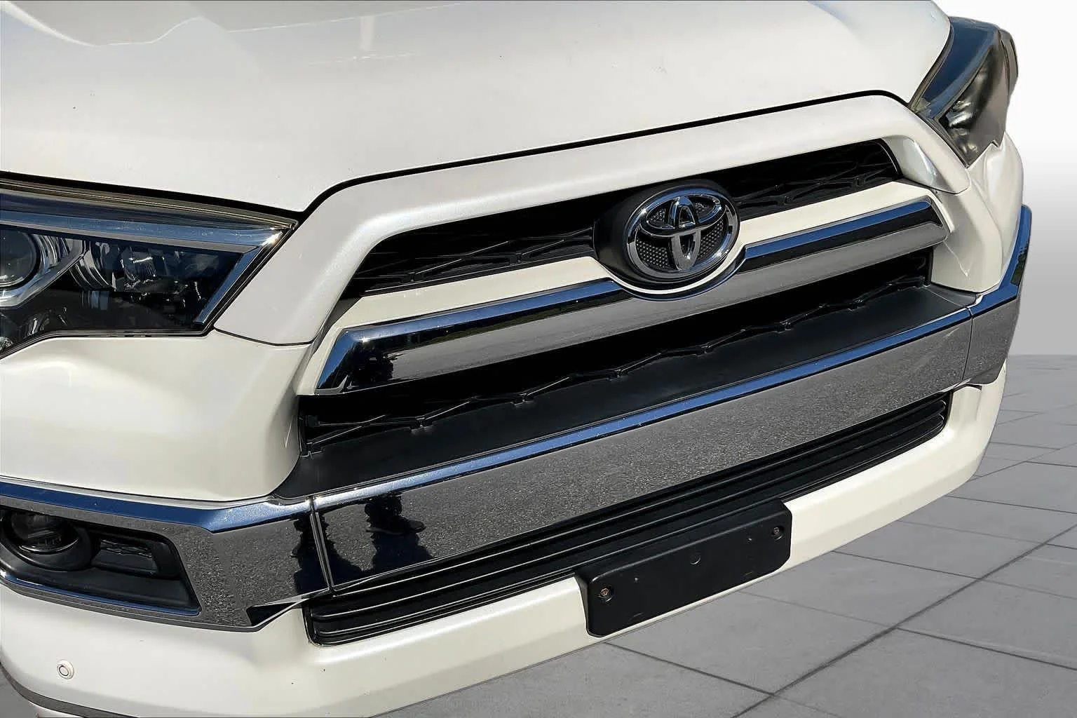 Used 2014 Blizzard Pearl Toyota Limited image 29