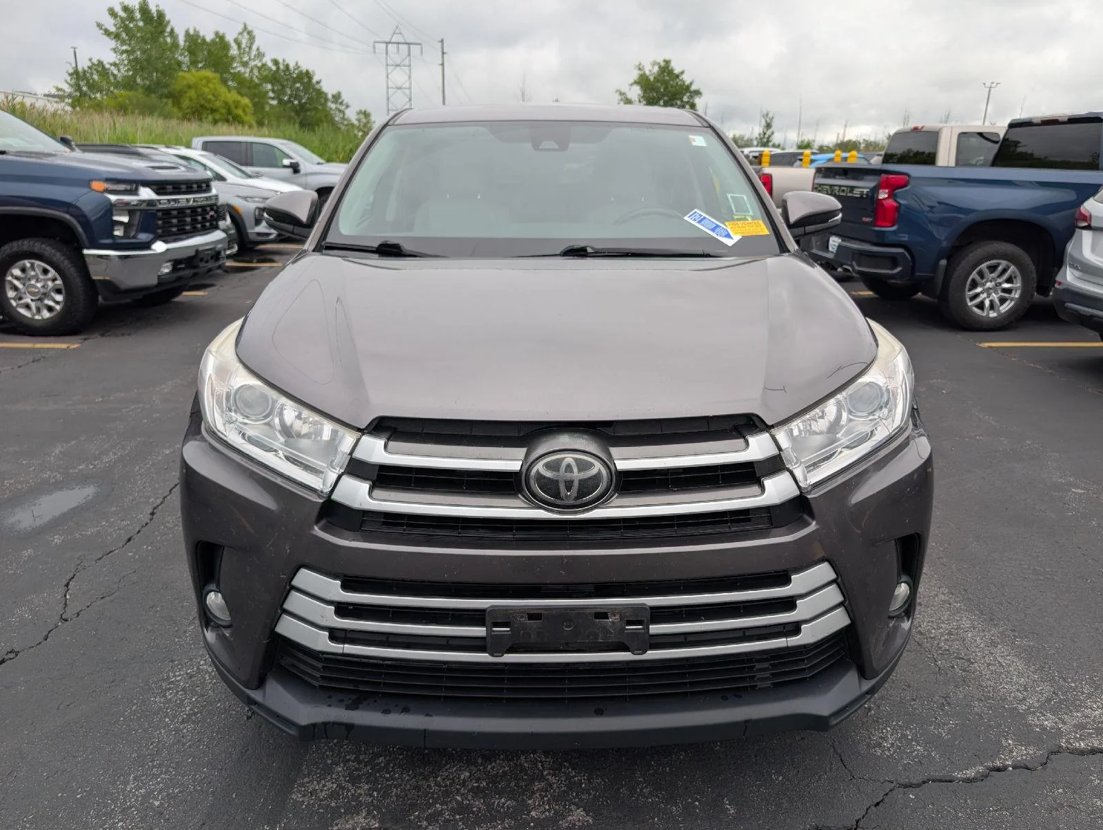 Used 2017 Gy Toyota LE image 2