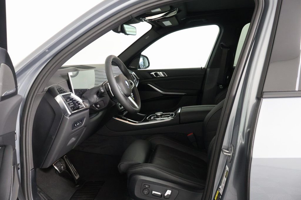 New 2026 Skyscraper Grey Metallic BMW xDrive50e image 5