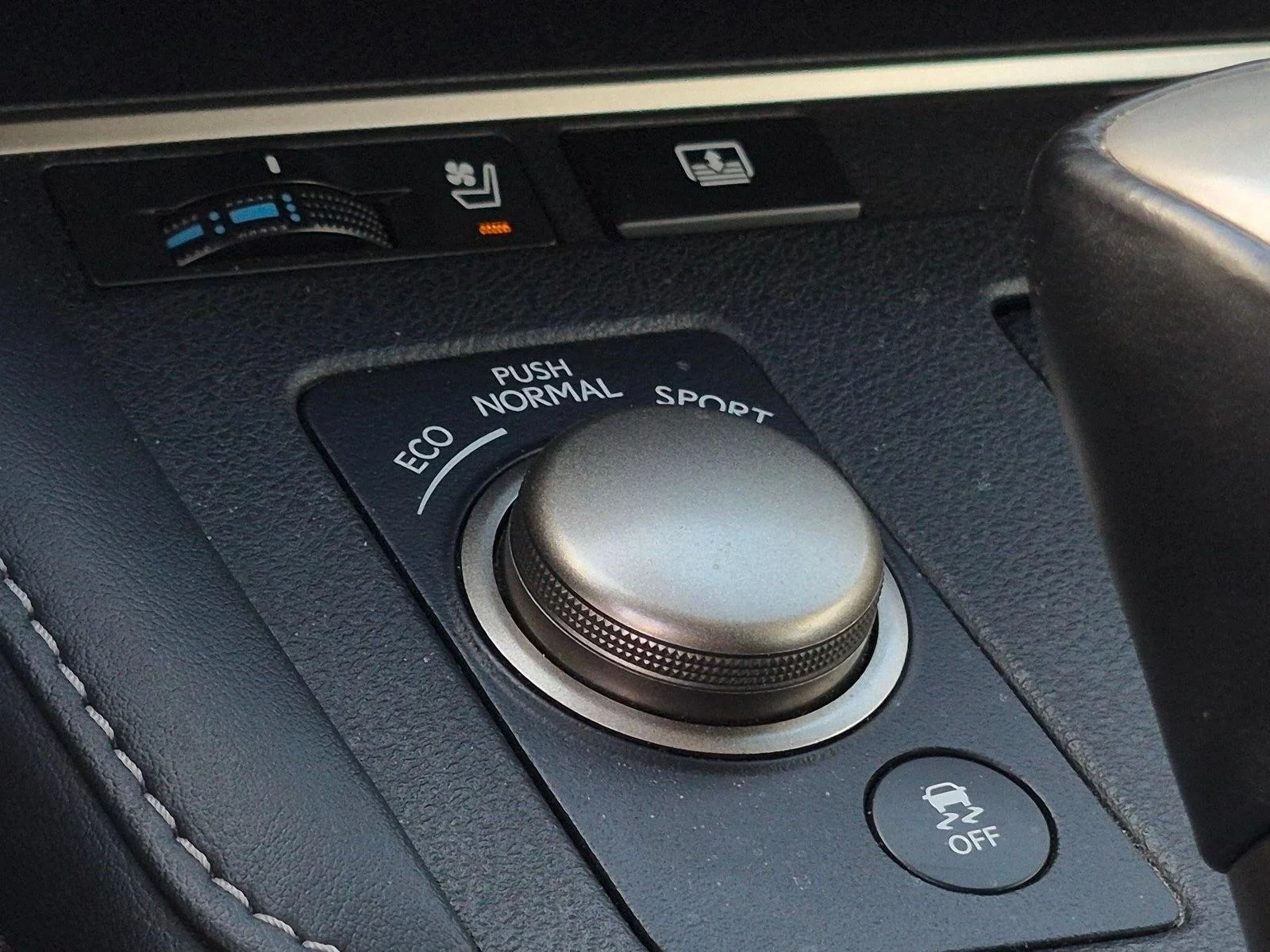 Used 2016 Nebula Gray Pearl Lexus  image 13
