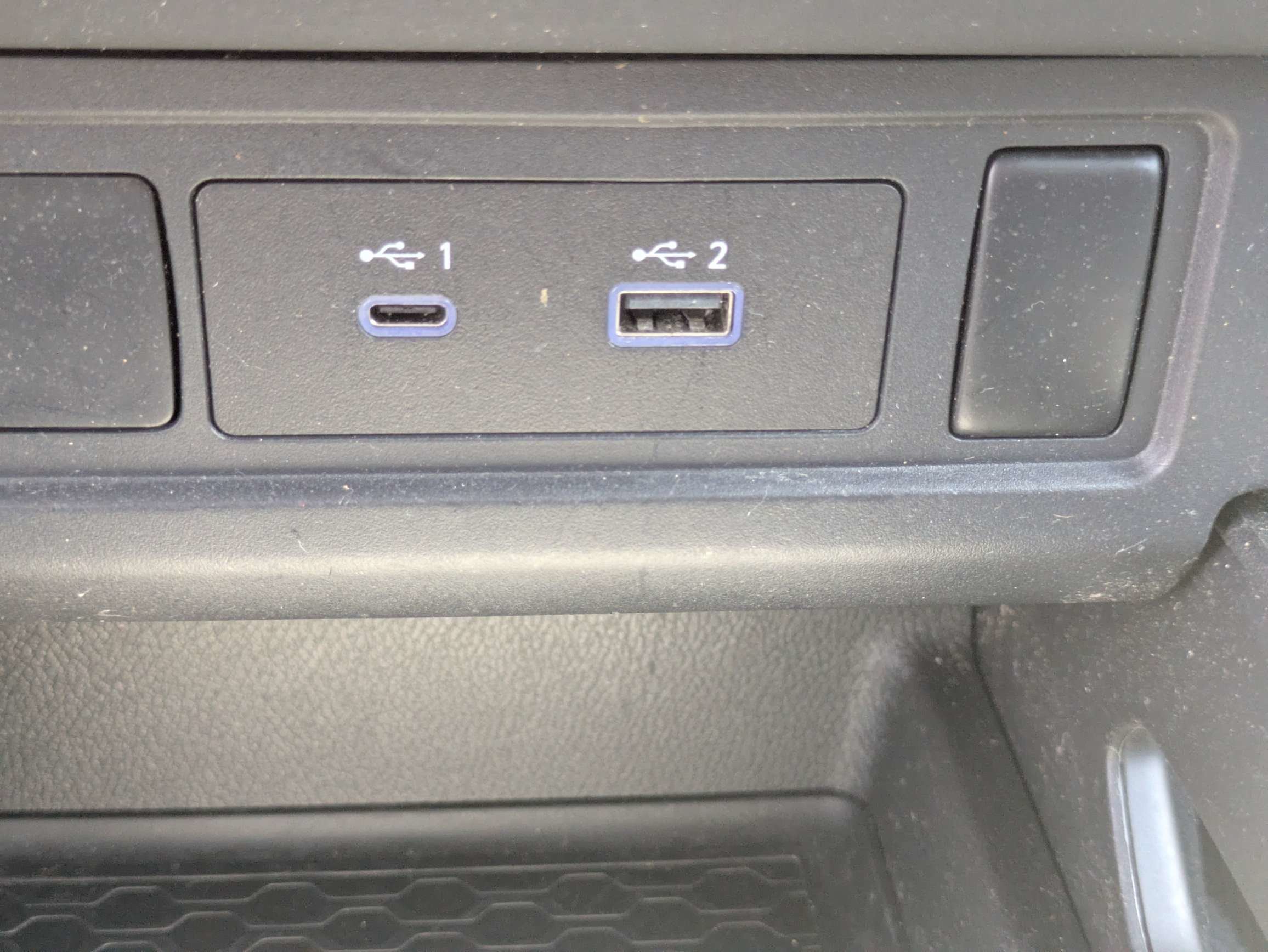Used 2024 White Nissan S image 18