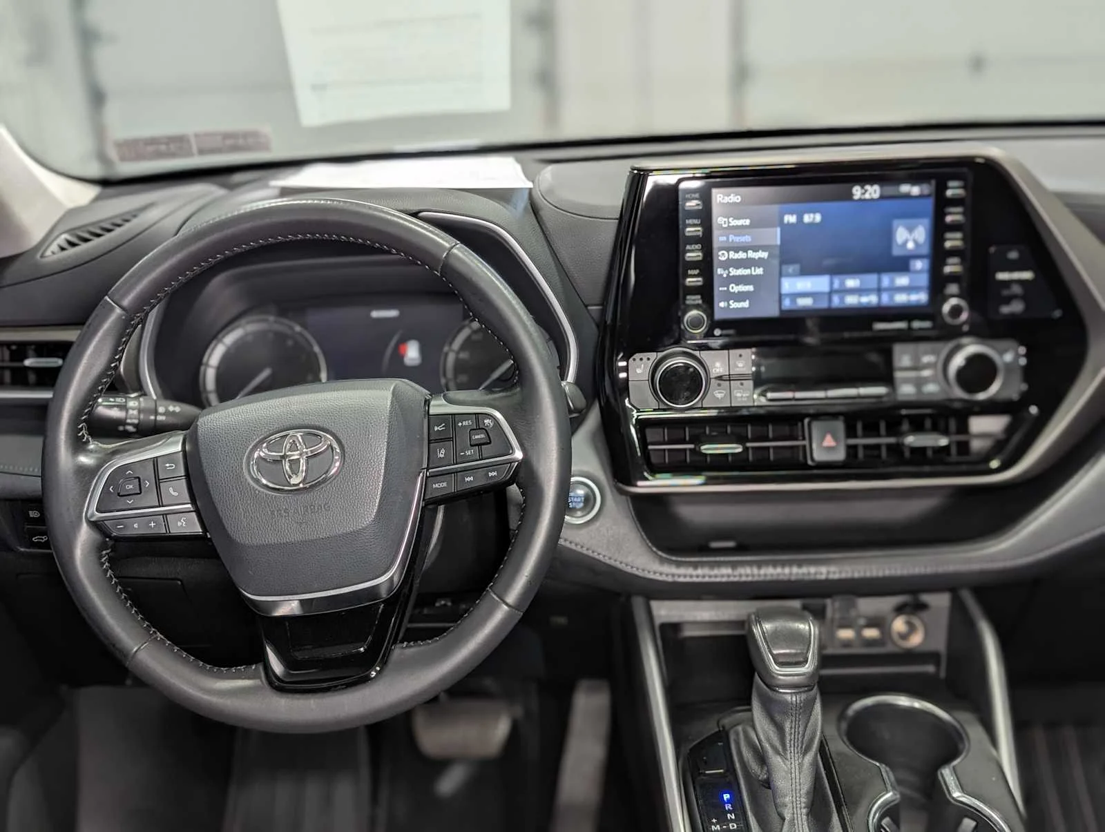 Used 2021 Magnetic Gray Metallic Toyota XLE image 5