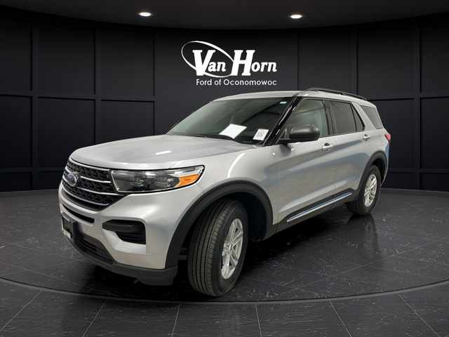 Used 2024 Iconic Silver Metallic Ford XLT image 3