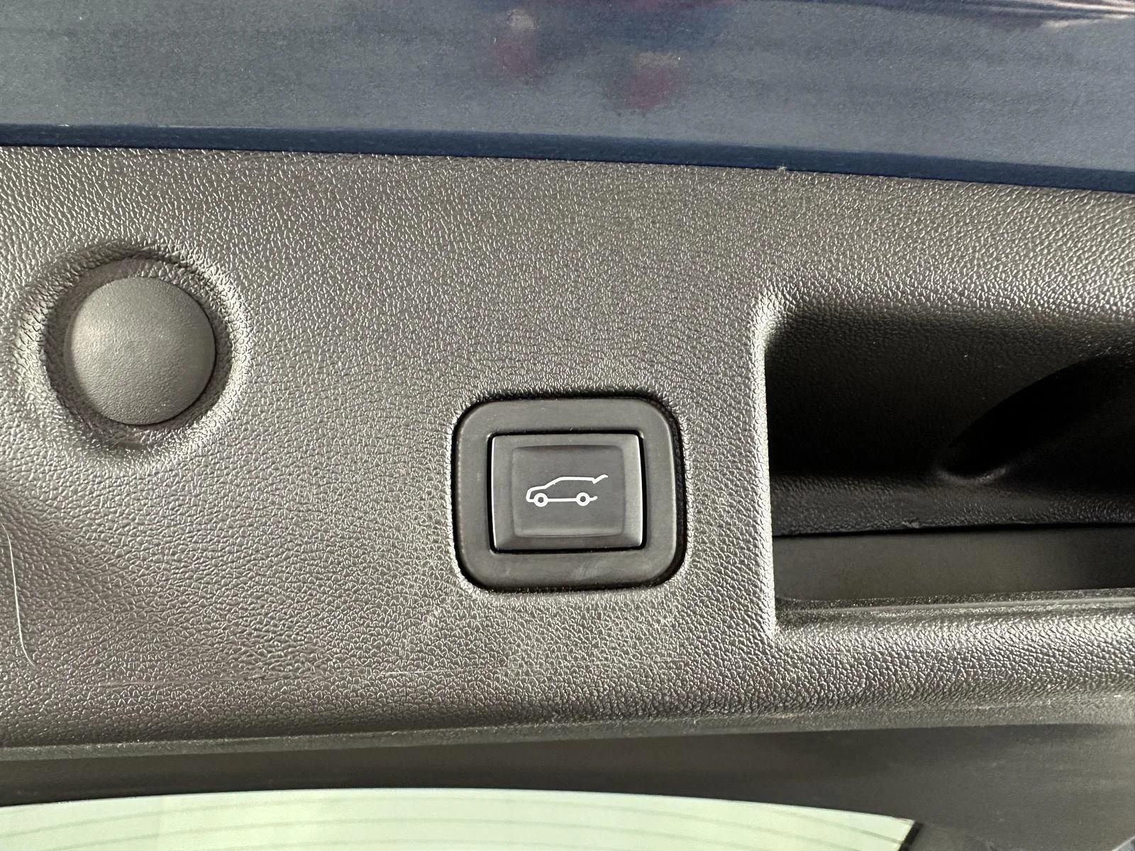 Used 2024 Lakeshore Blue Metallic Chevrolet LT image 27