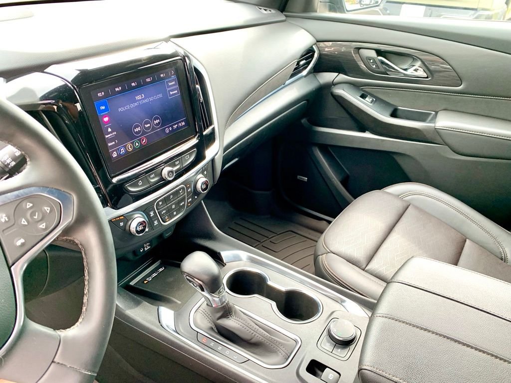Used 2023 Black Chevrolet High Country image 41