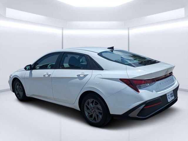 Used 2024 White Hyundai SEL image 5