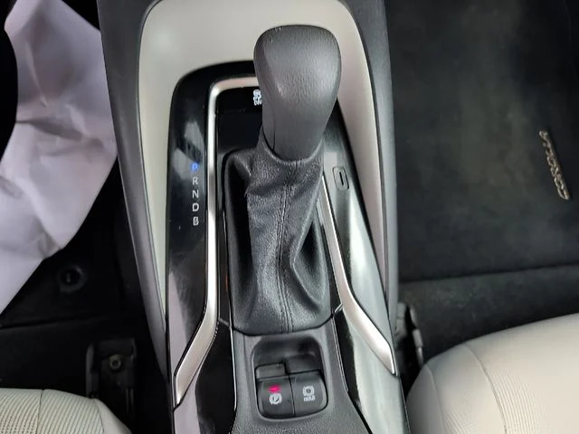 Used 2022 White Toyota LE image 24