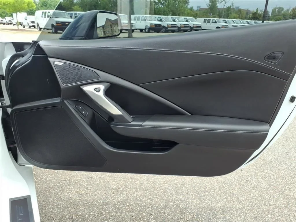 Used 2017 ARCTIC WHITE Chevrolet Z51 1LT image 28